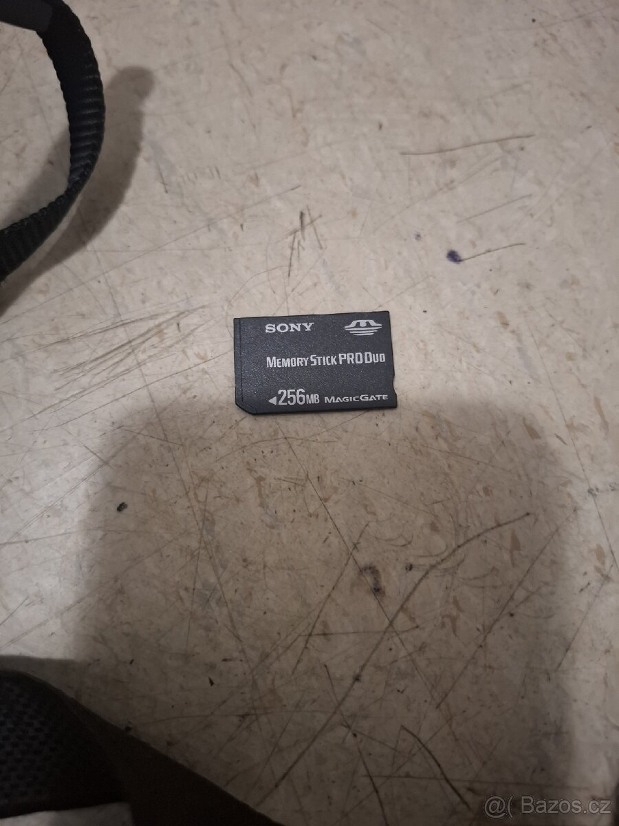 Prodám kompkt Sony - 7