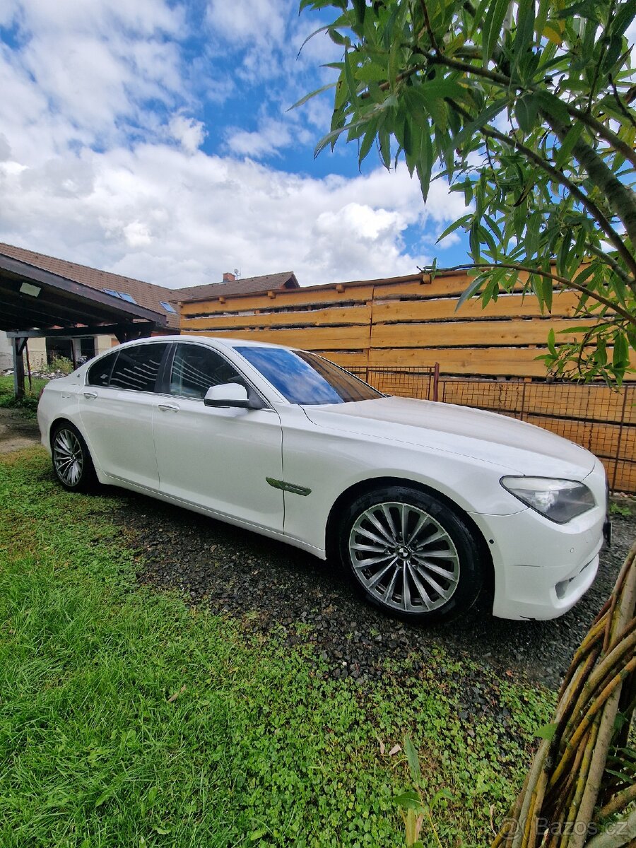 BMW 750i 4.4 V8 bi-turbo F01 2009 - 7