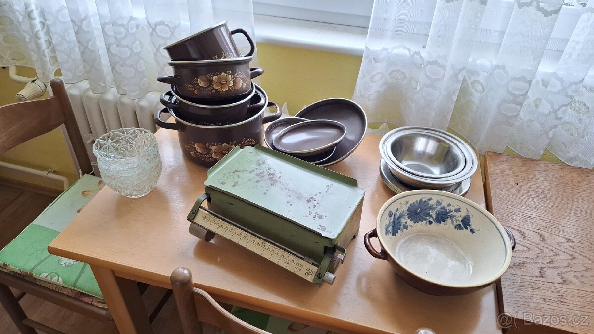 Různé bytové dekorace a cibuláky - 7