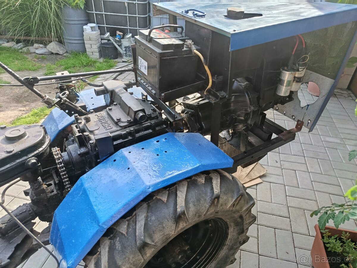 KLOUBOVÝ MALOTRAKTOR 4X4 - 7