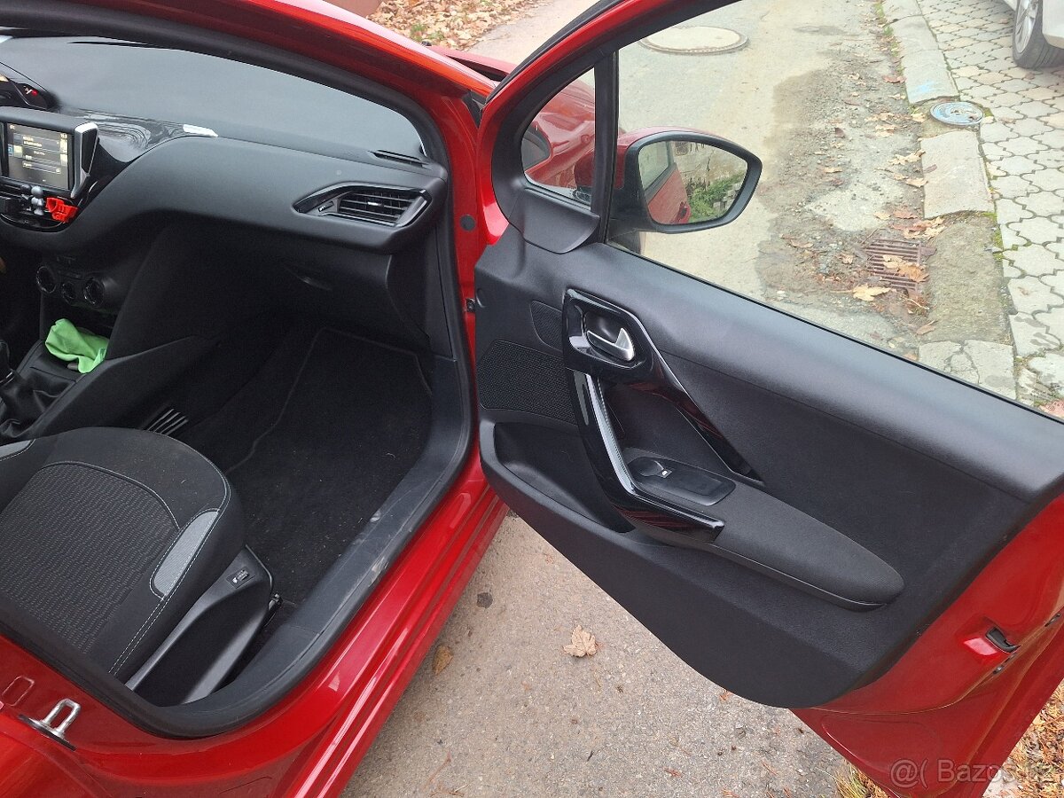 Peugeot 208 - 7
