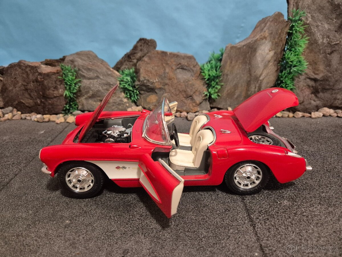 Prodám model 1:18 Chevrolet Corvette 1957 - 7