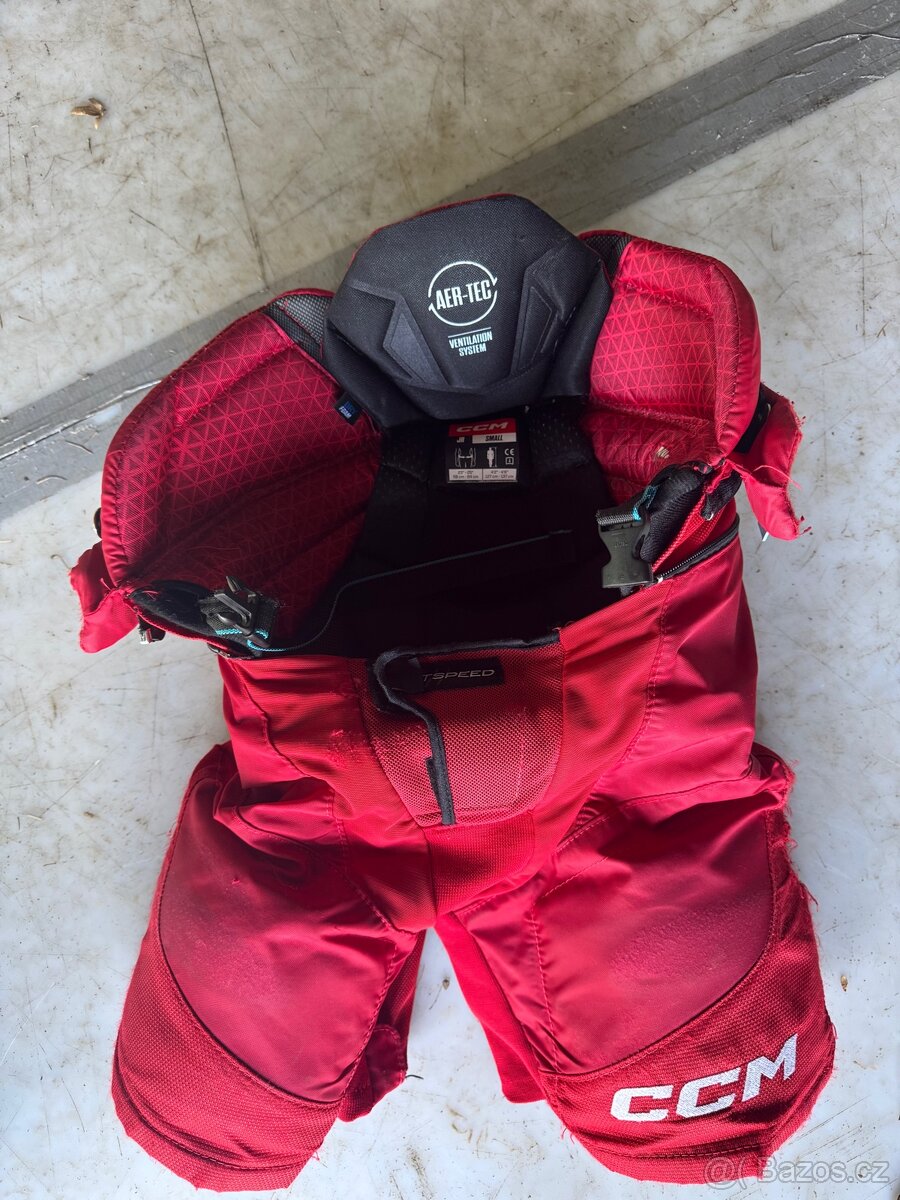 Hokejová výstroj CCM - 7