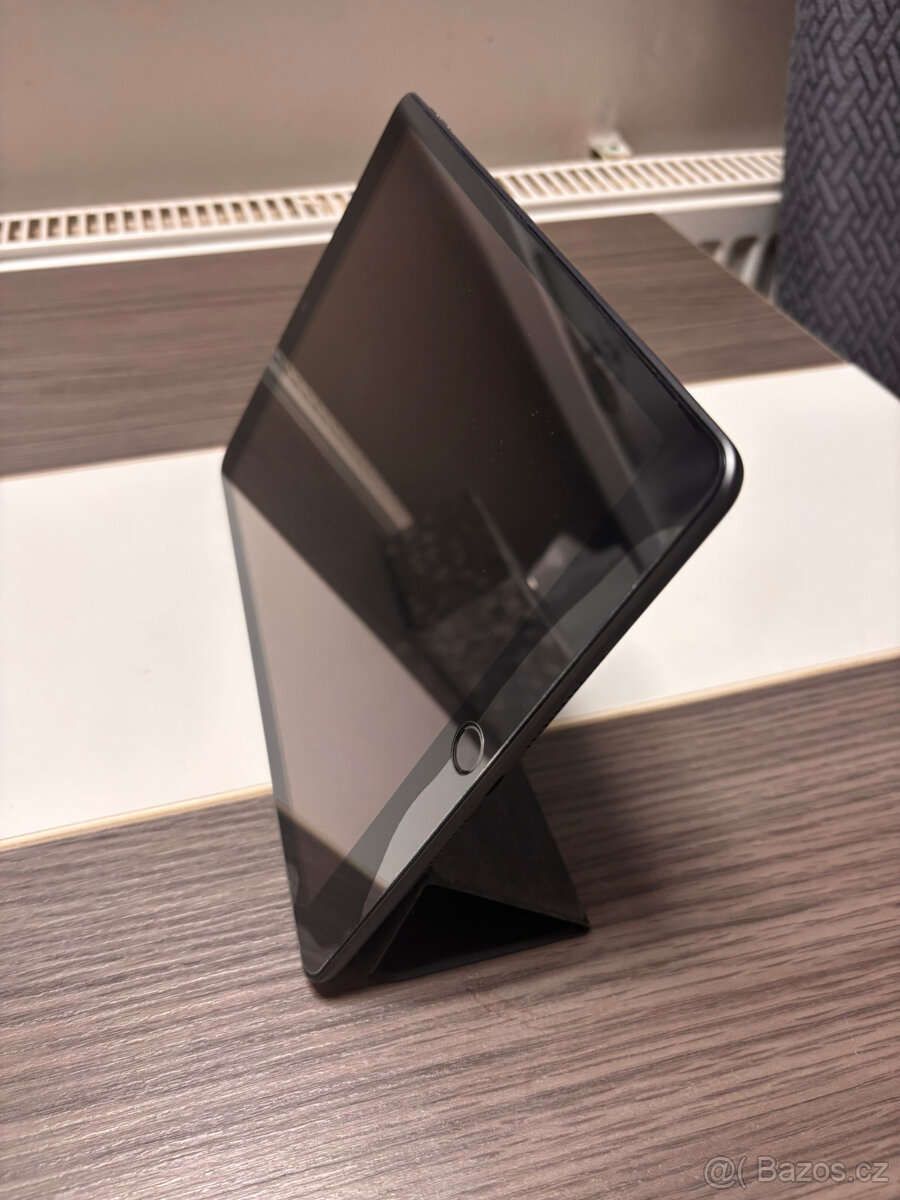 iPad 8. generace (A2270) 32 GB Wi-Fi – s klávesnicí, perem a - 7