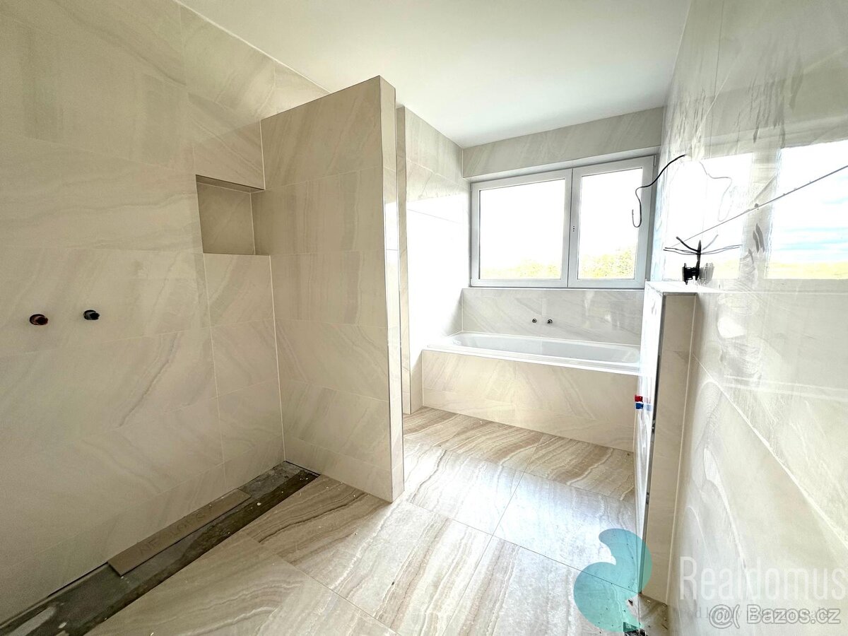 Byt 4+kk, 101,45m2, dvoupodlažní, balkón, terasa, Vráto, okr - 7