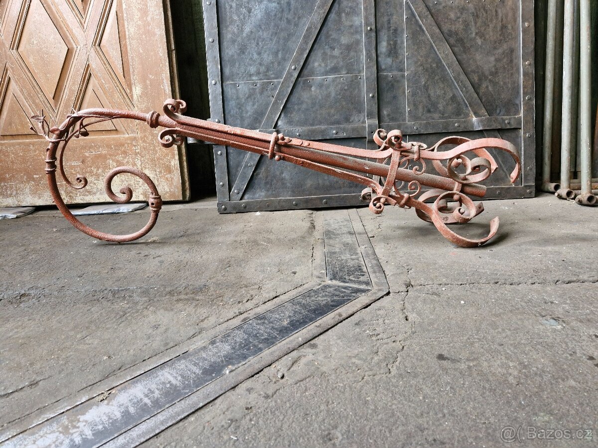 Kovaný historický držák - 7