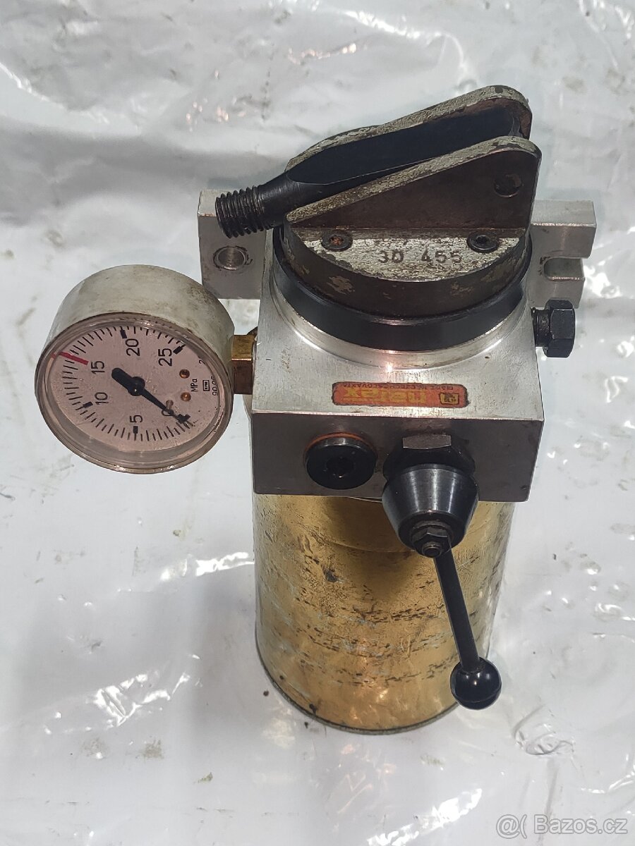 Ruční pumpa hydraulická - lis apod. - 7