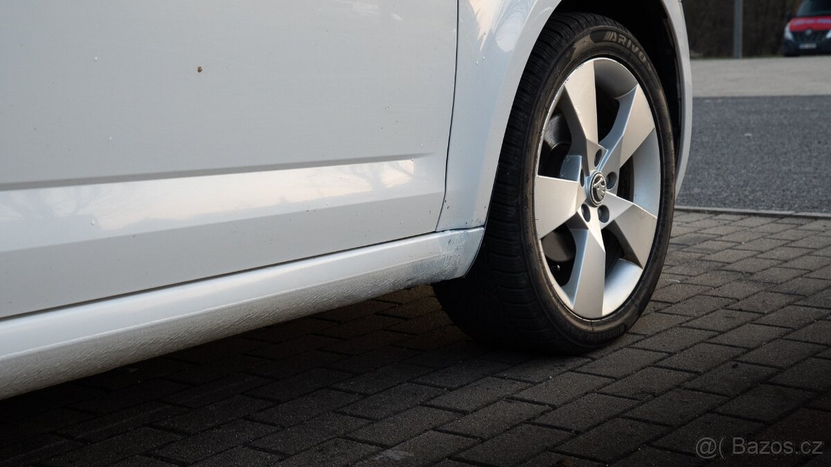 Škoda Octavia III COMBI dvě sady kol - 7