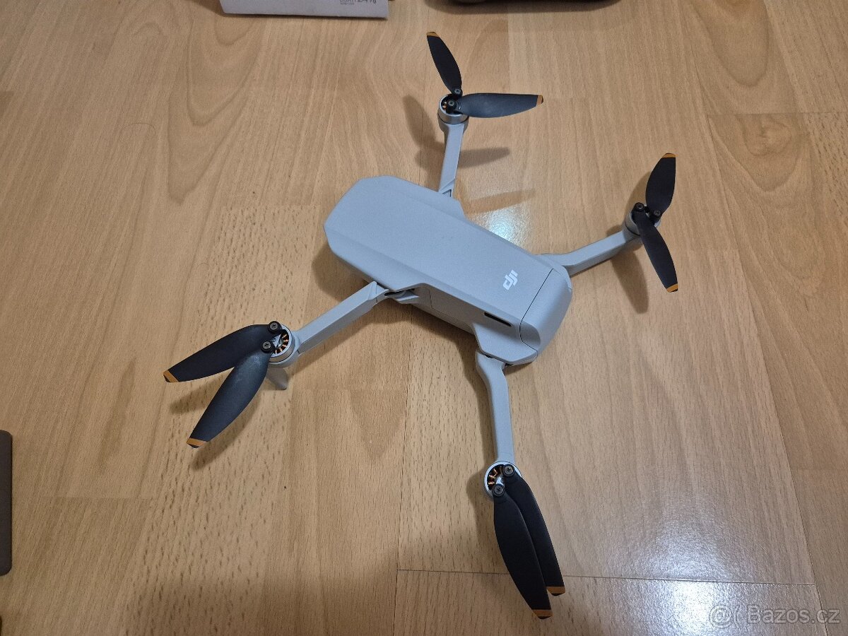 Prodám dron DJI MINI 2 SE Fly more COMBO - 7