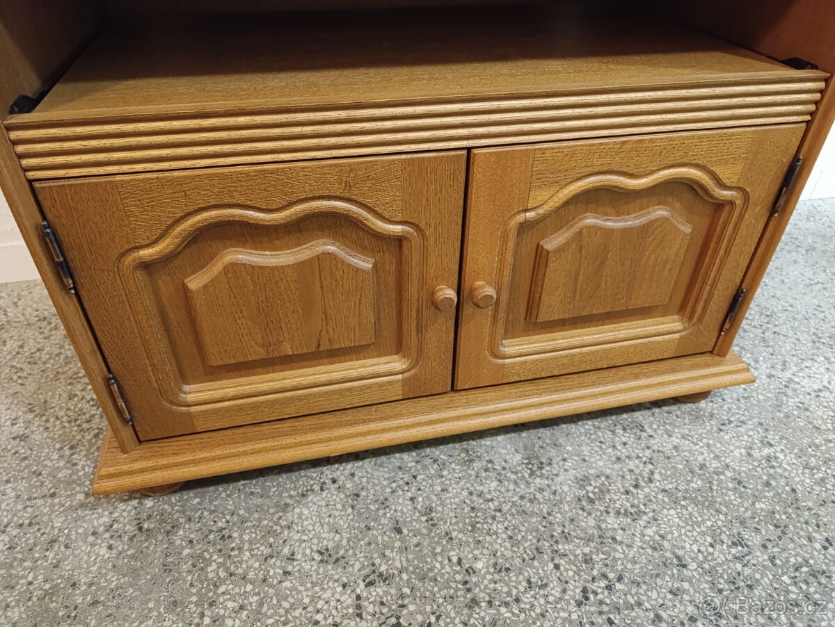 Rustikální komoda z masívu, Nábytek s 6 - 7