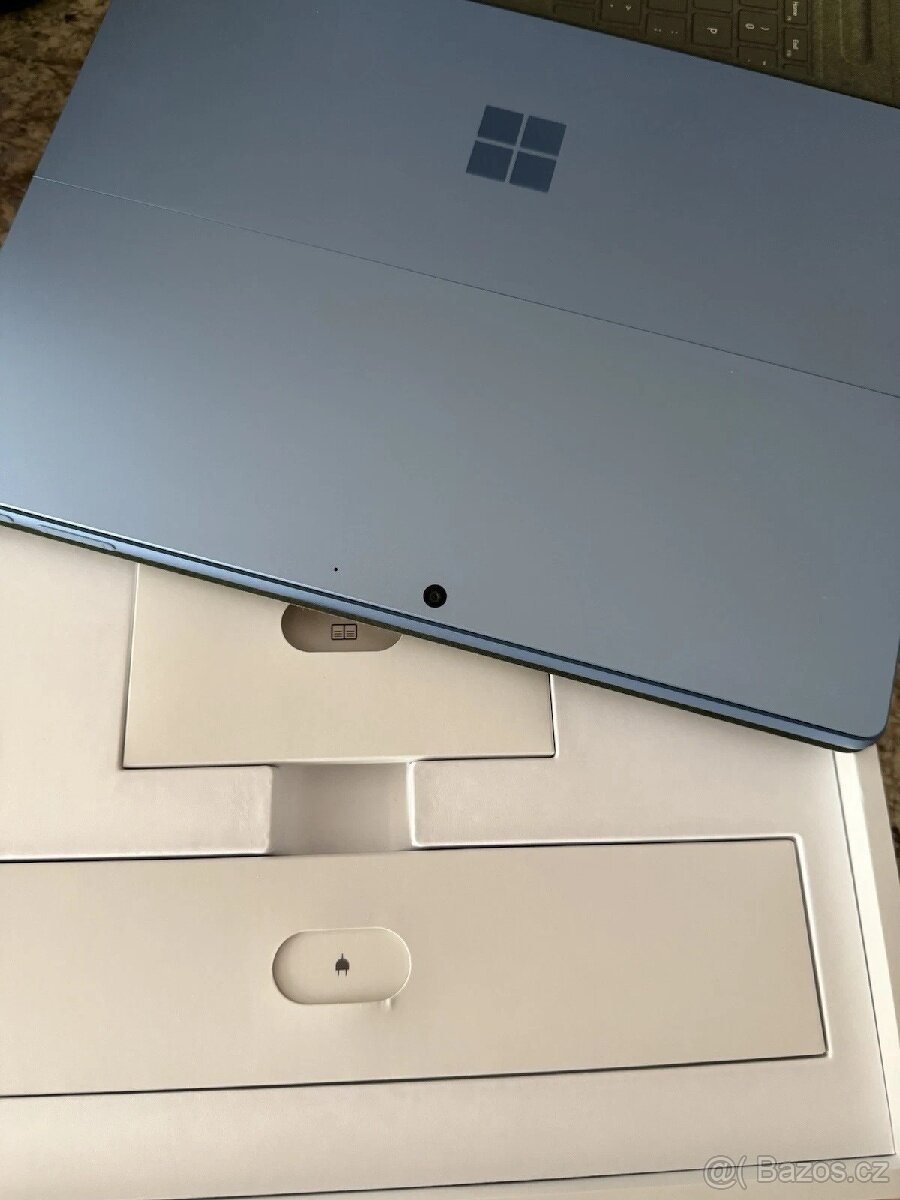 Microsoft Surface Pro 9 i7 / 16 GB / 1 Tb SSD - 7