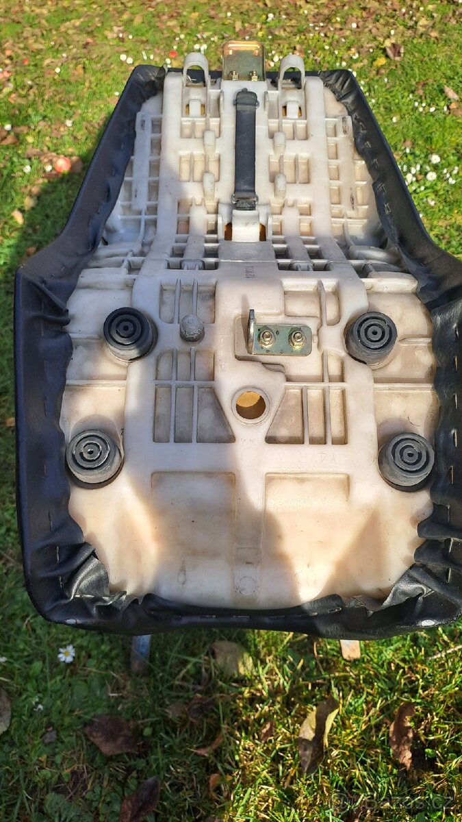 Sedlo Yahamaha fzs 600 - 7