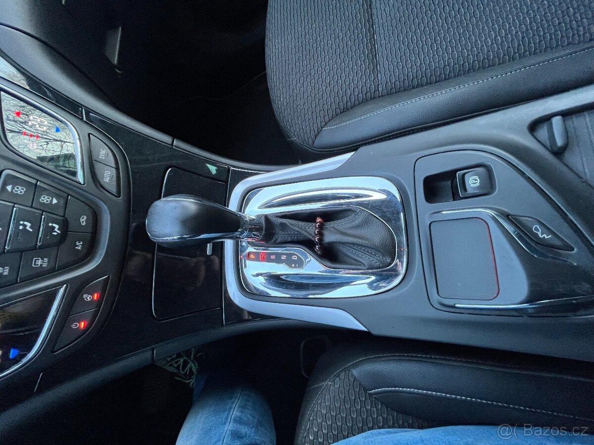 Opel Insignia sports tourer sw - 7