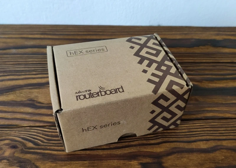 MikroTik RouterBOARD rb750Gr3 - 7