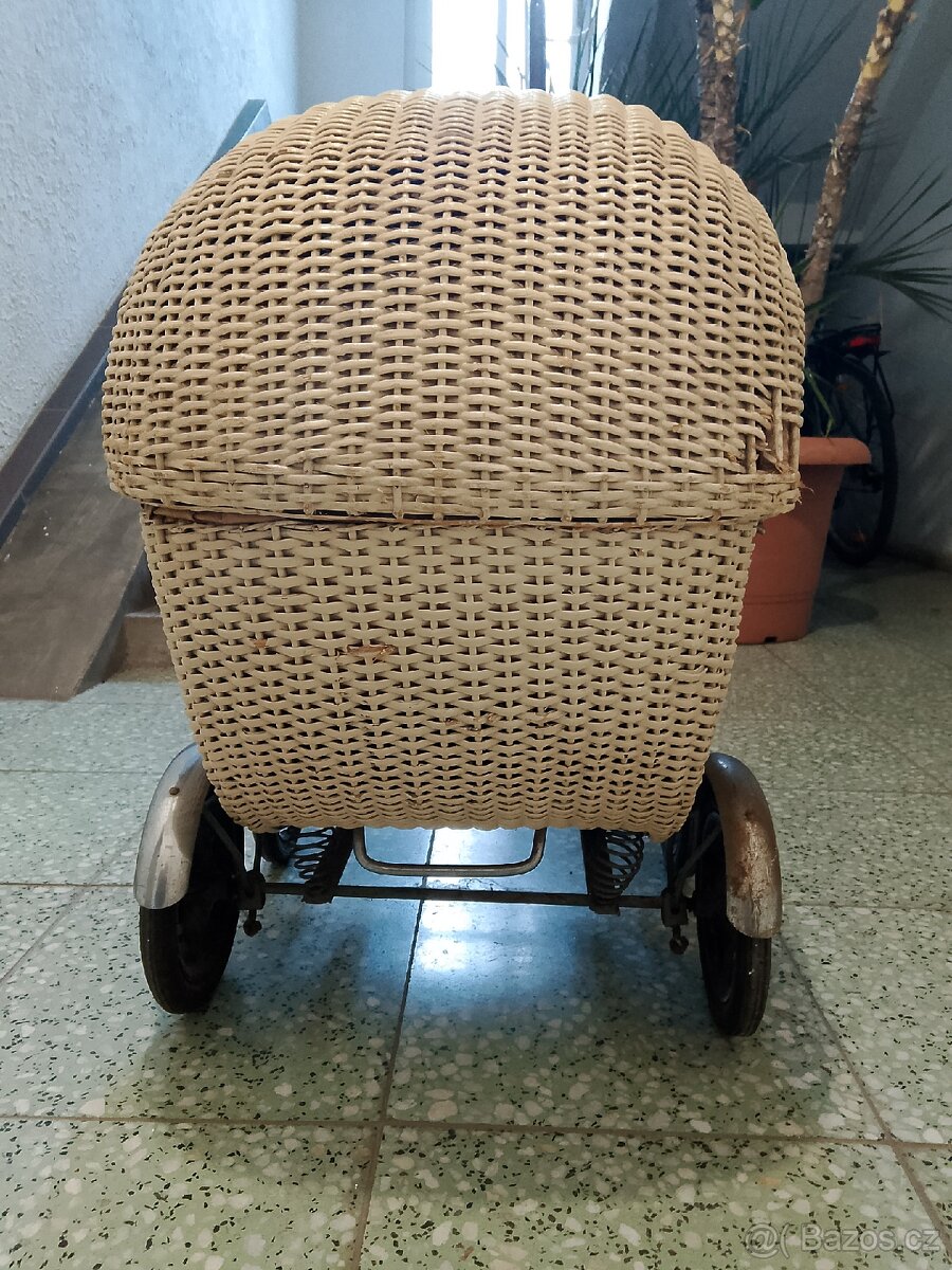 starožitný proutěný kočárek Liberta - 7