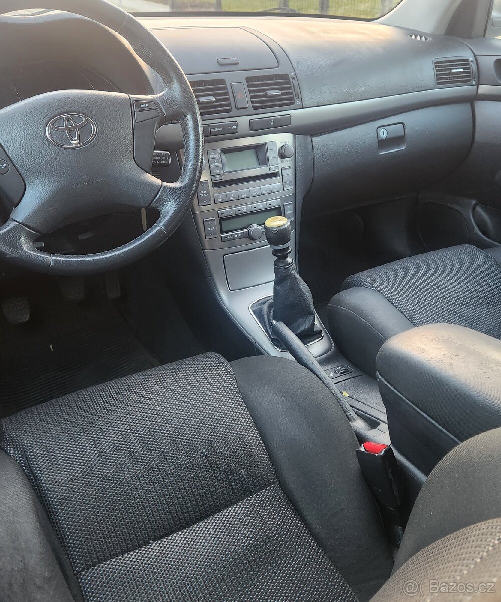 Toyota Avensis 2.2D Top Stav - 7