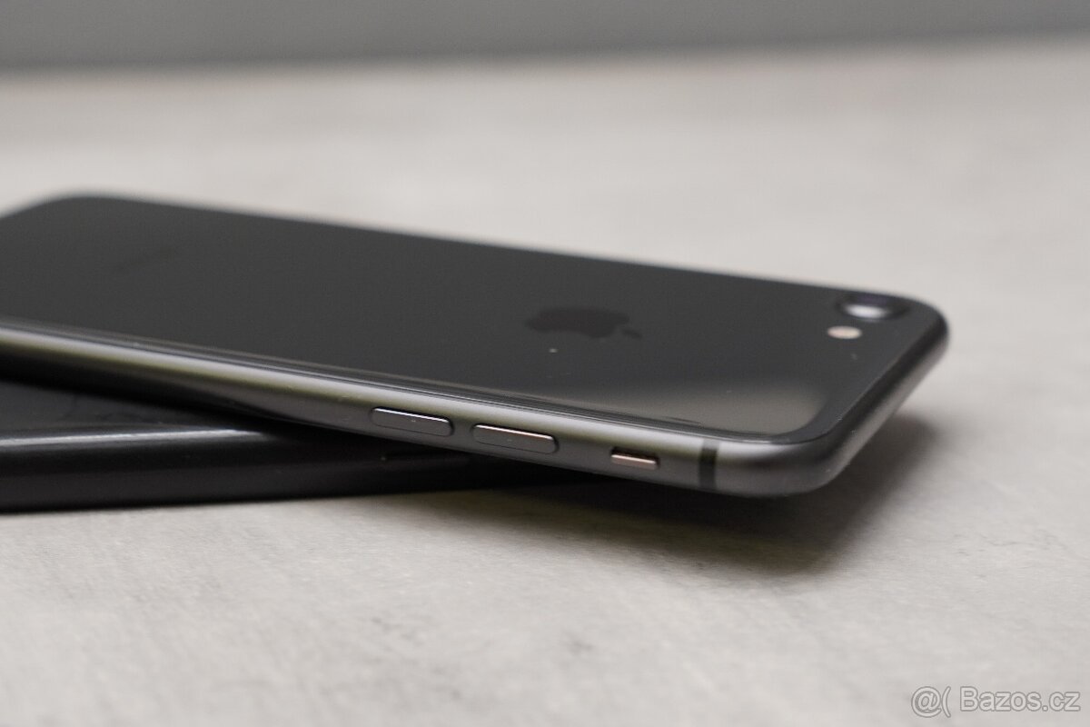 Apple iPhone 8 - 64 Gb, Space gray / černý - 7