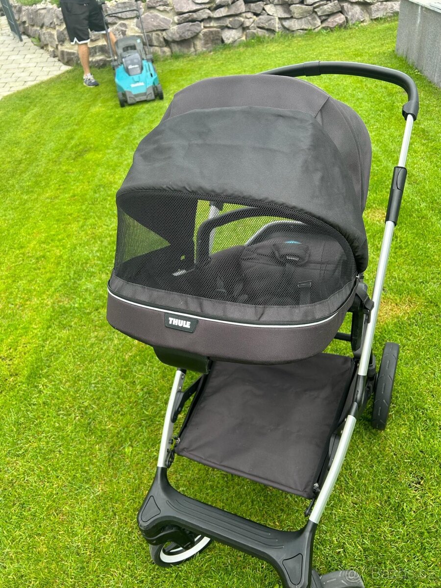 Kočárek Thule Sleek midnight black - 7