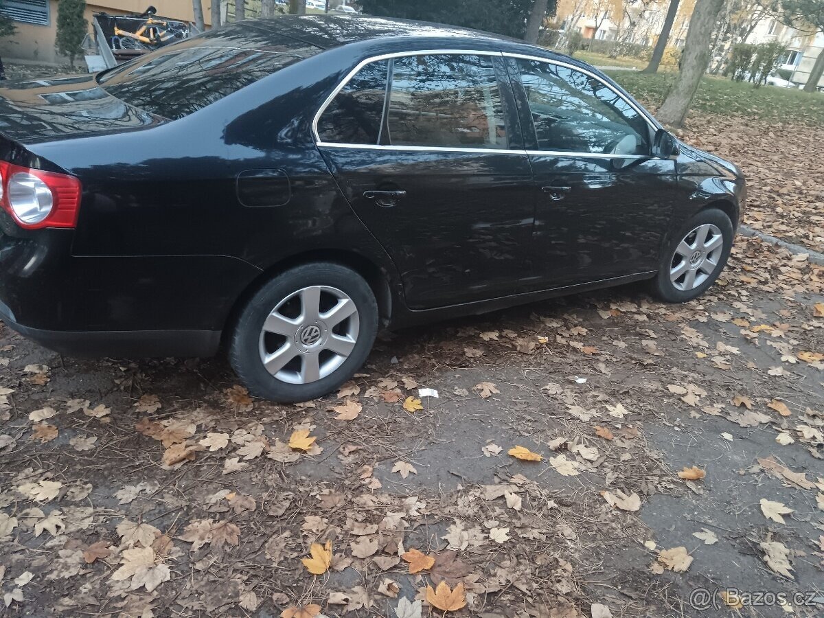 Prodám vymnenim Volkswagen Jetta 1.9 tdi 77 ke rv 2008 - 7
