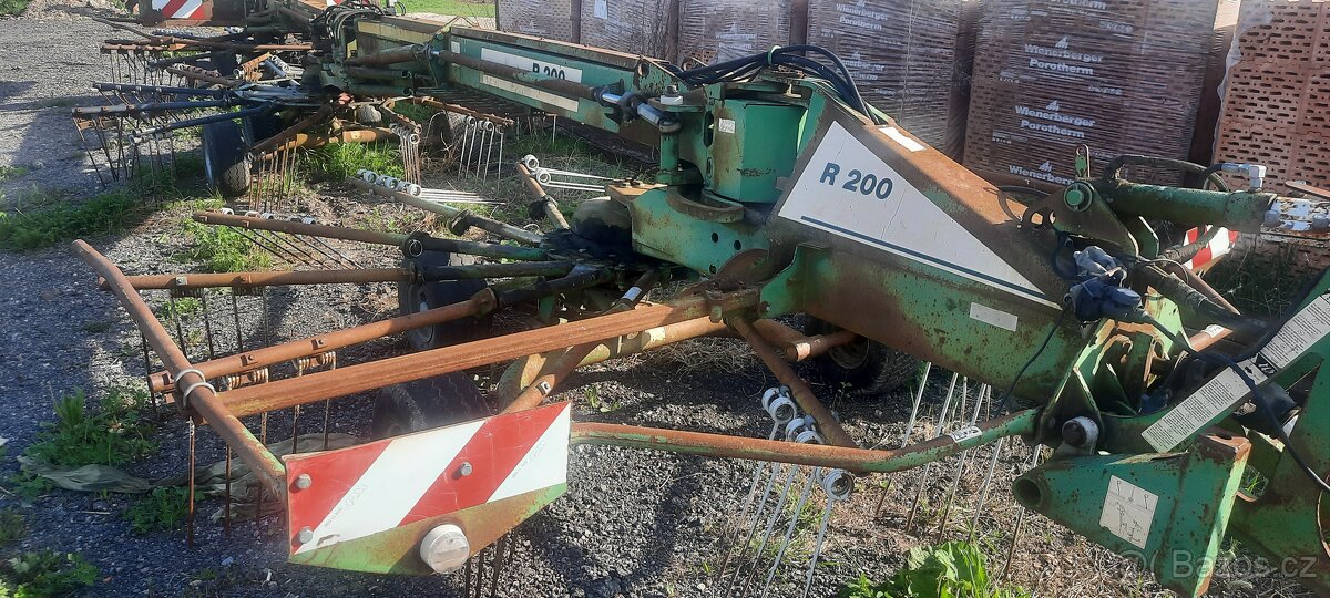 3 rotorové nahrabovač sena - 7