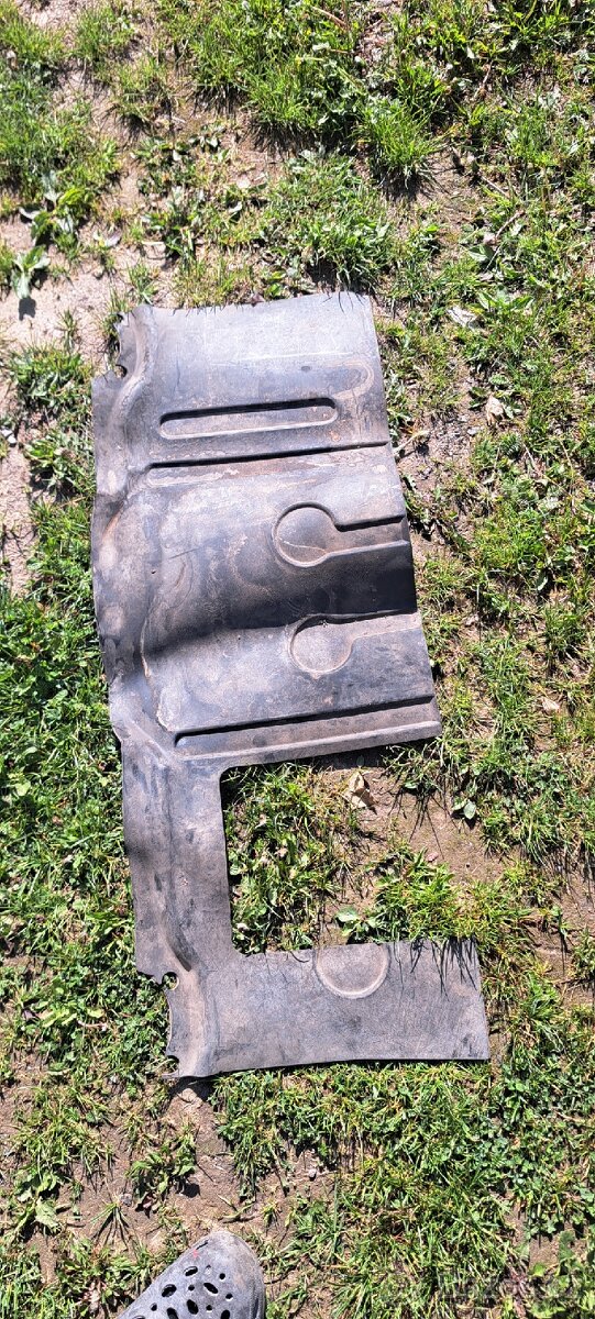 Prodám díly skoda 105 - 7