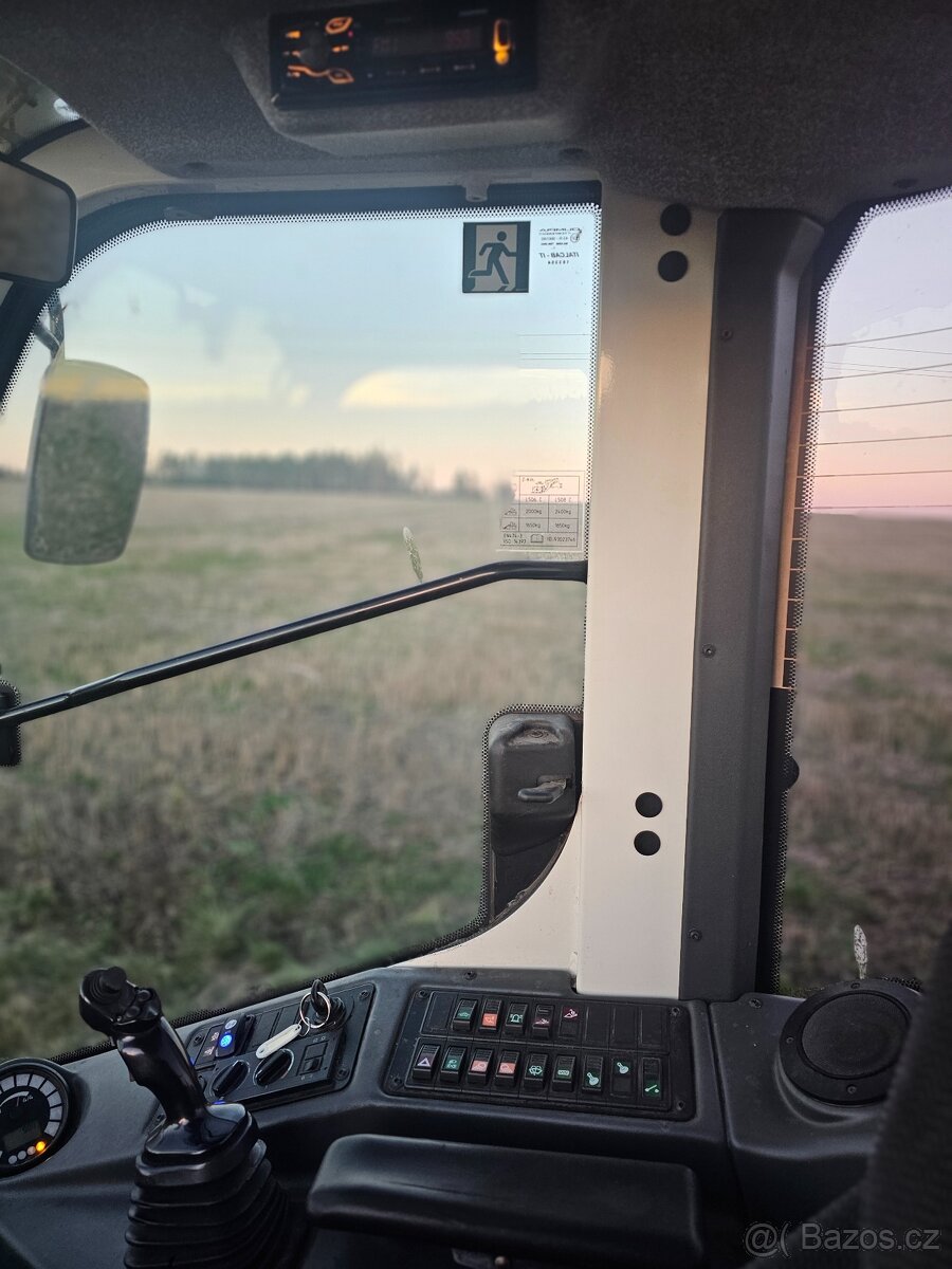 Prodám kolový nakladač Liebher L 506 C - 7