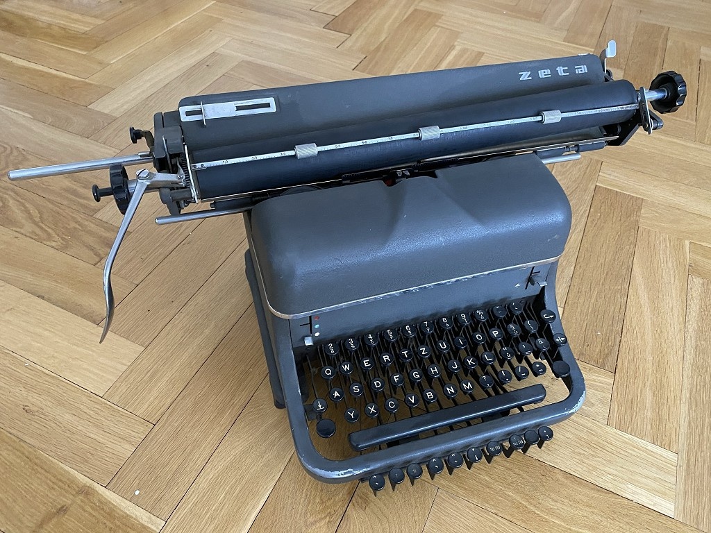 Retro psací stroj ZETA - 7