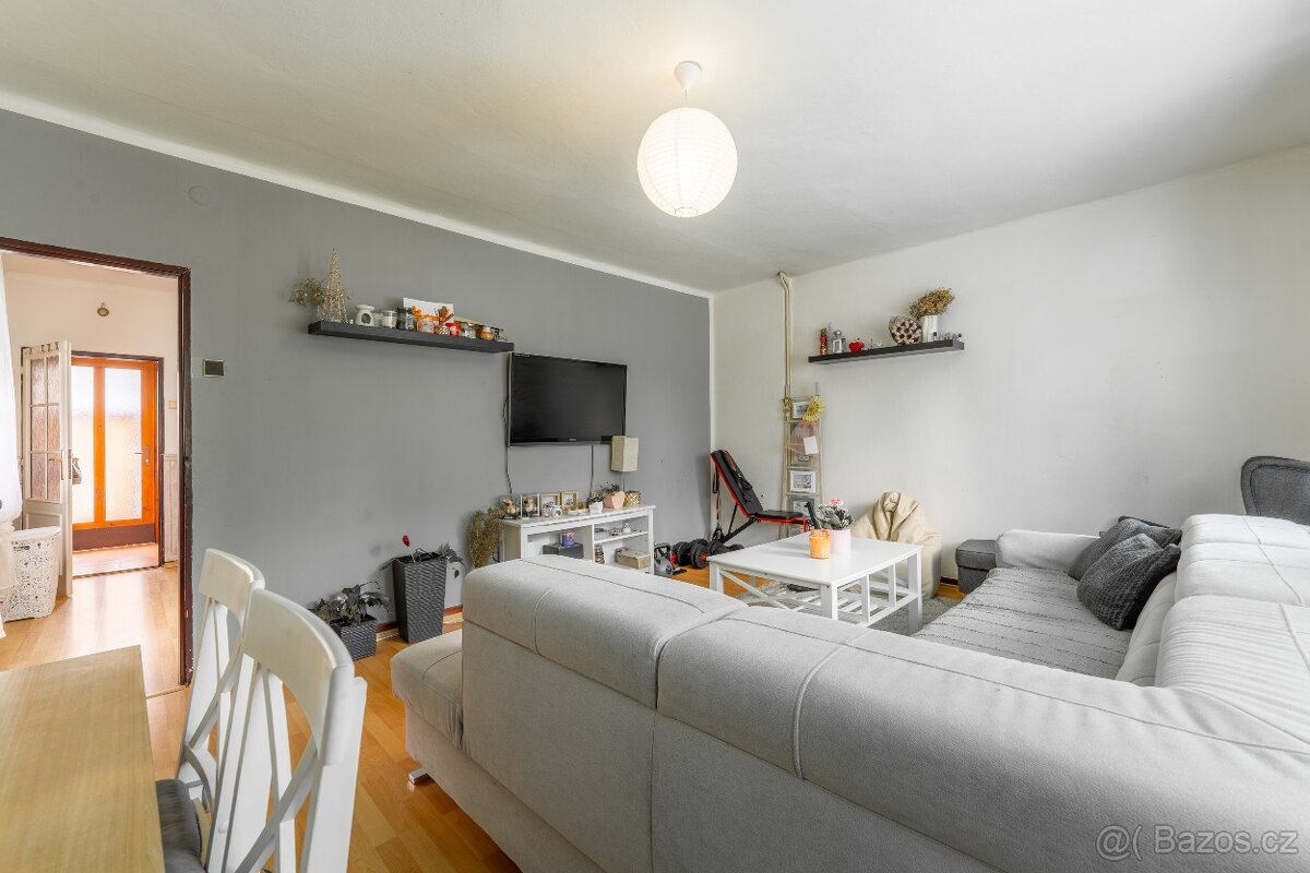 Prodej krásného řadového rodinného domu 4+1 s bazénem - 7