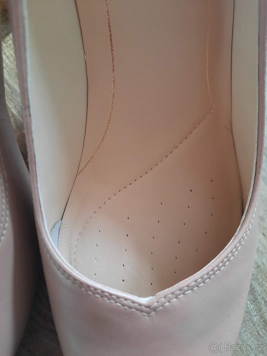 Kožené lodičky značky Clarks - nenošené - 7