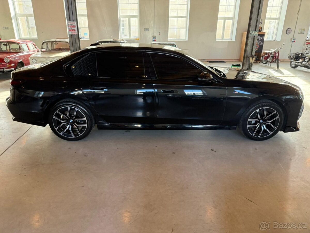 BMW 740D XDRIVEMpaketB&W - 7