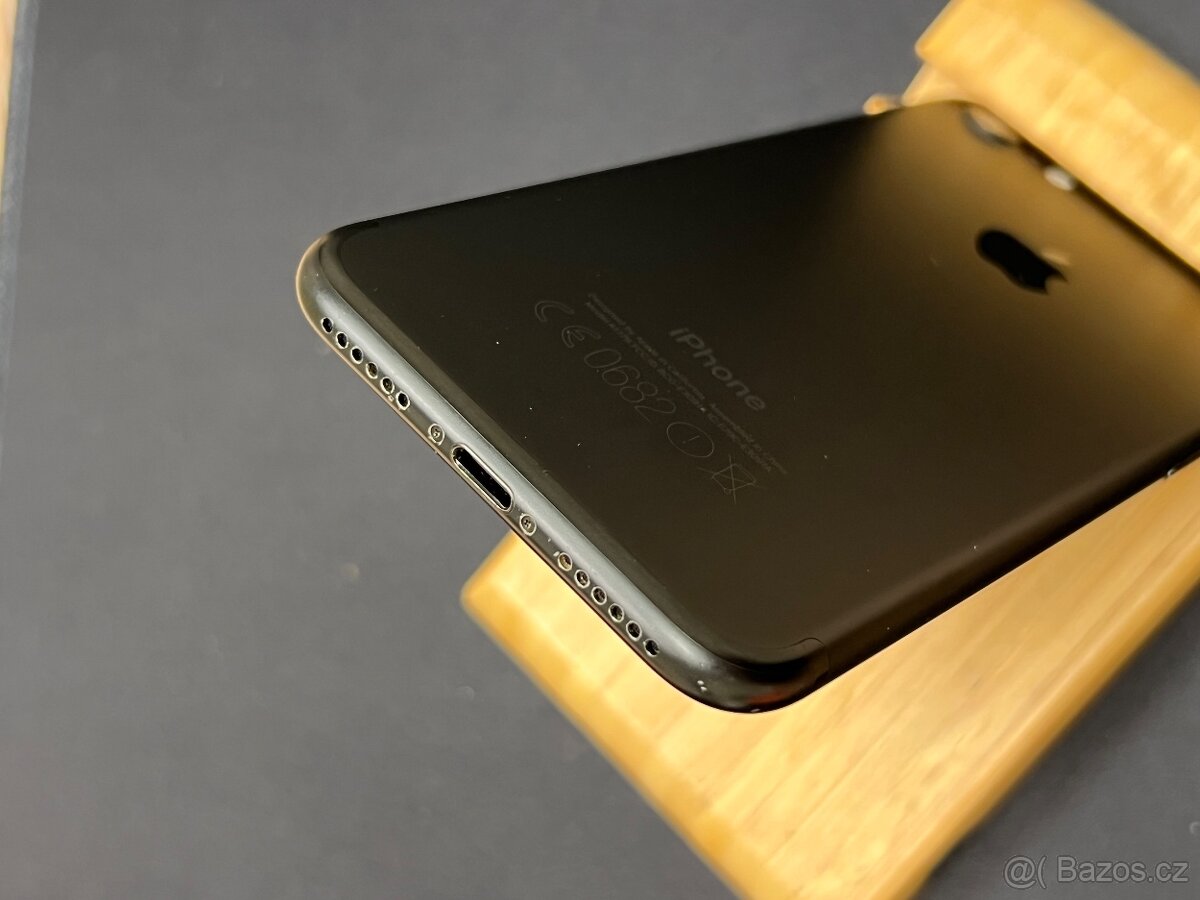 Apple iPhone 7 128GB Černý - 7