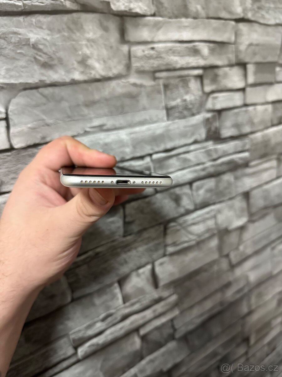 iPhone Se 2020 Top stav - 7