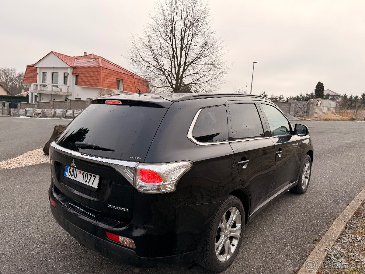 Mitsubishi outlnader - 7