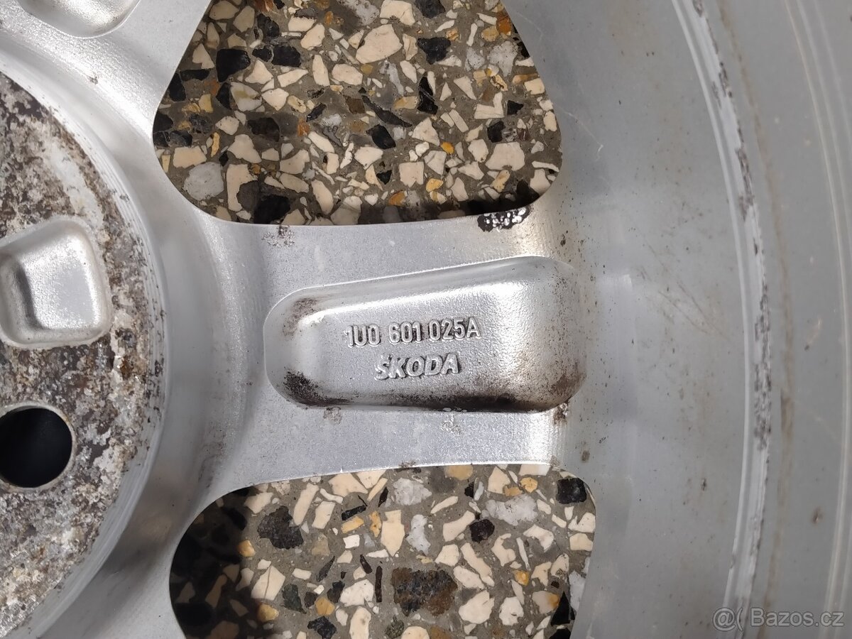 Alu disky originál Škoda 6,5J x 15 H2, 5x100, ET 43 - 7