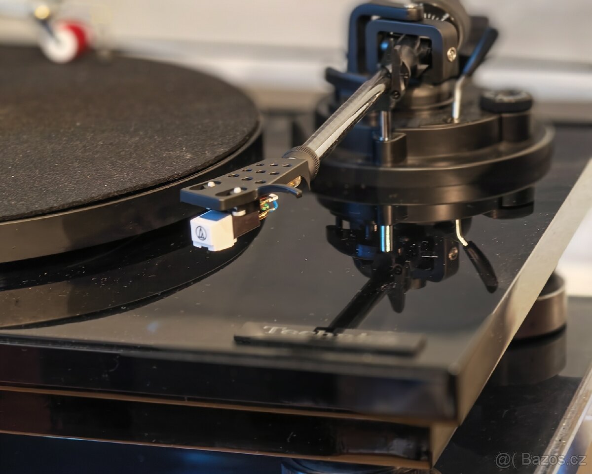 Gramofon Reloop v klavírním laku - 7