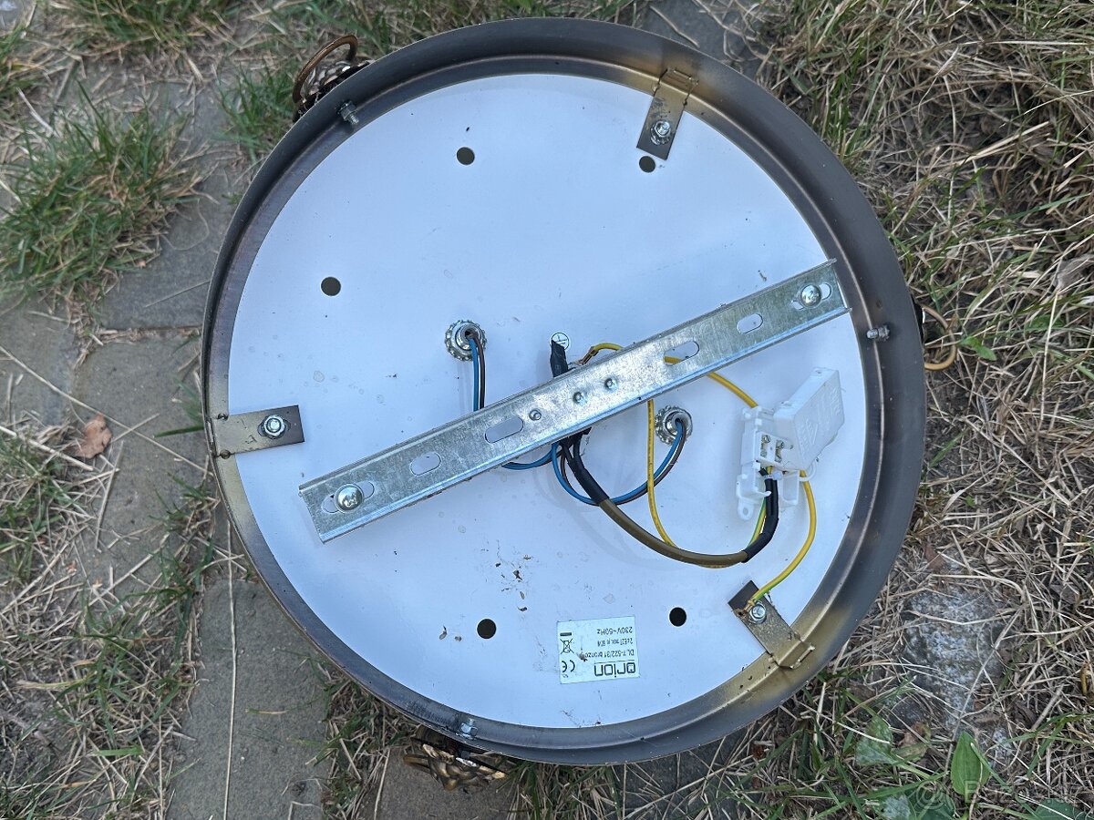 Krásně zdobený lustr a stropnice - 7