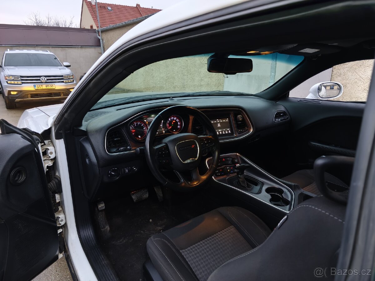 Dodge Challenger - 7