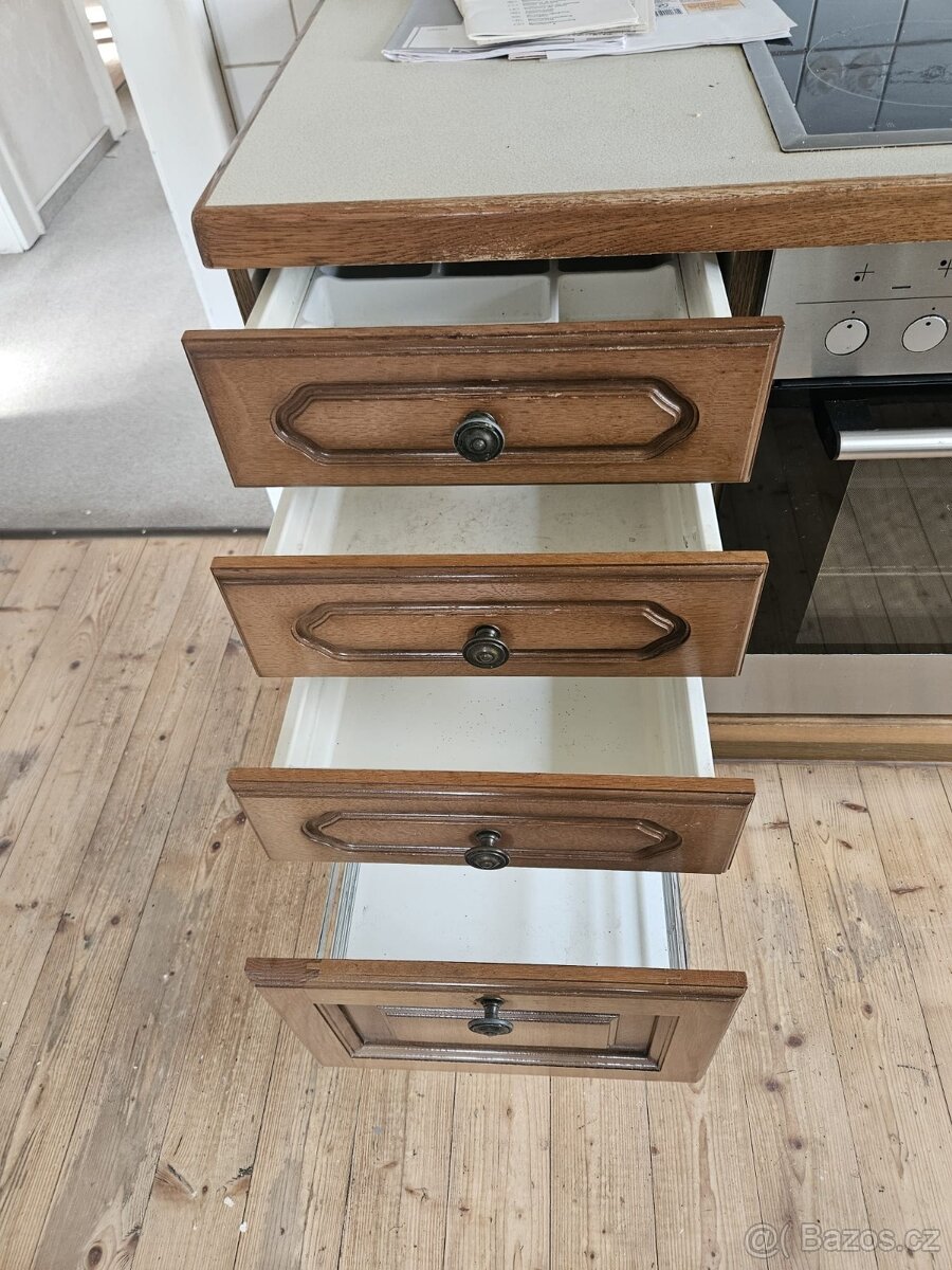 Masivní kuchyňská linka z Německa se spotřebiči - 7