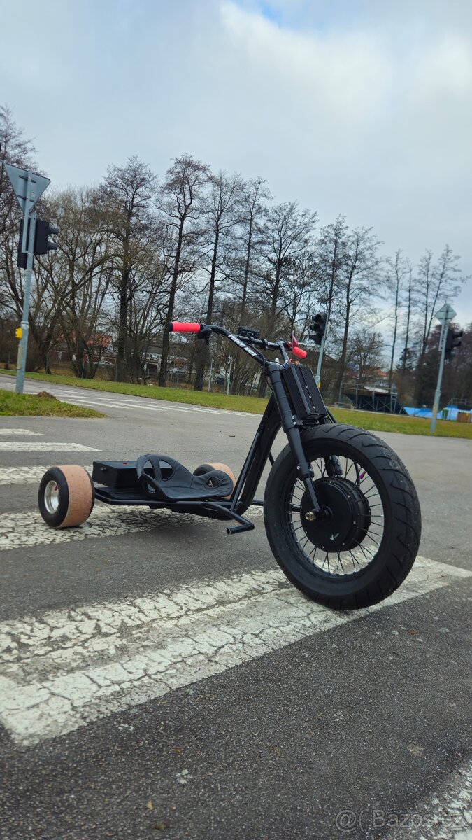 Elektrická driftovací tříkolka - 7