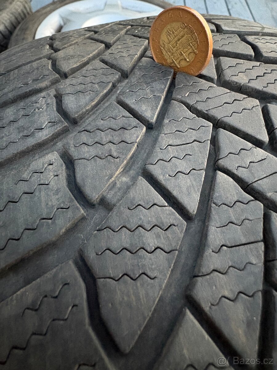 Zimní pneu Bridgestone 205/55 R16 + Orig. plechová kola a po - 7