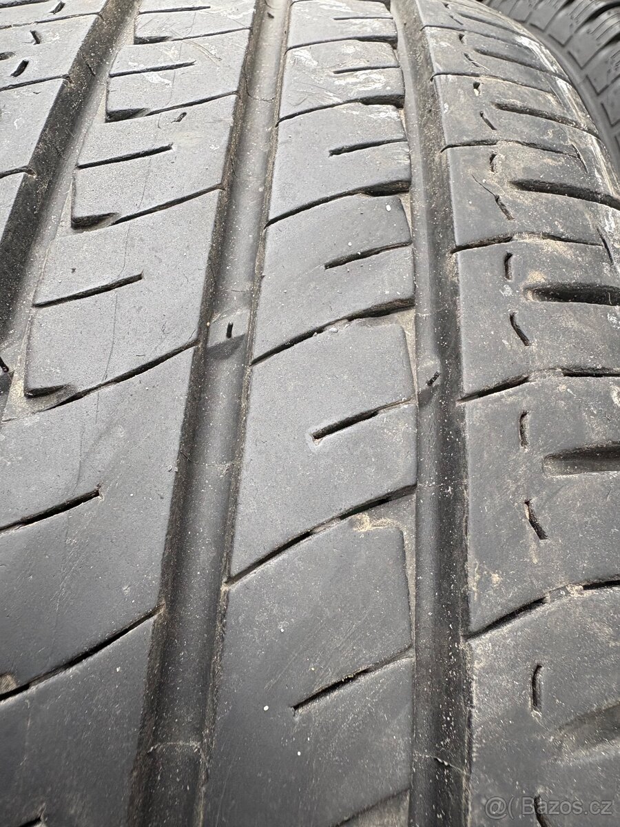 Prodam pneu 215/70 - 7