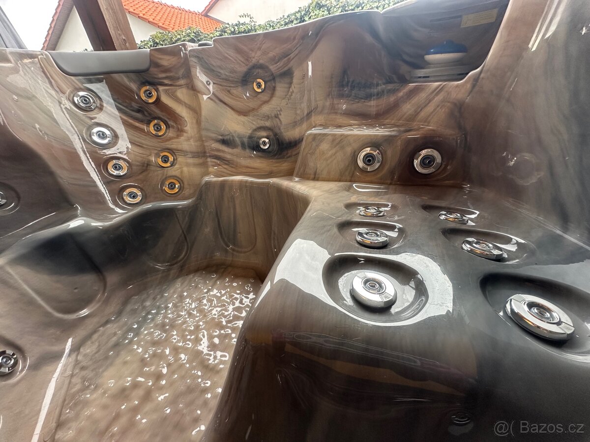 Vířivka WELLIS - 7