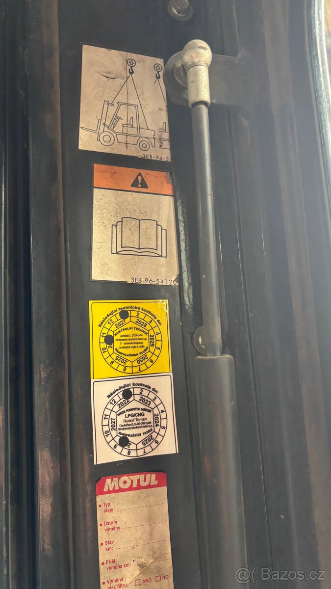 VZV komatsu 2,5 t LPG plná KABINA - 7