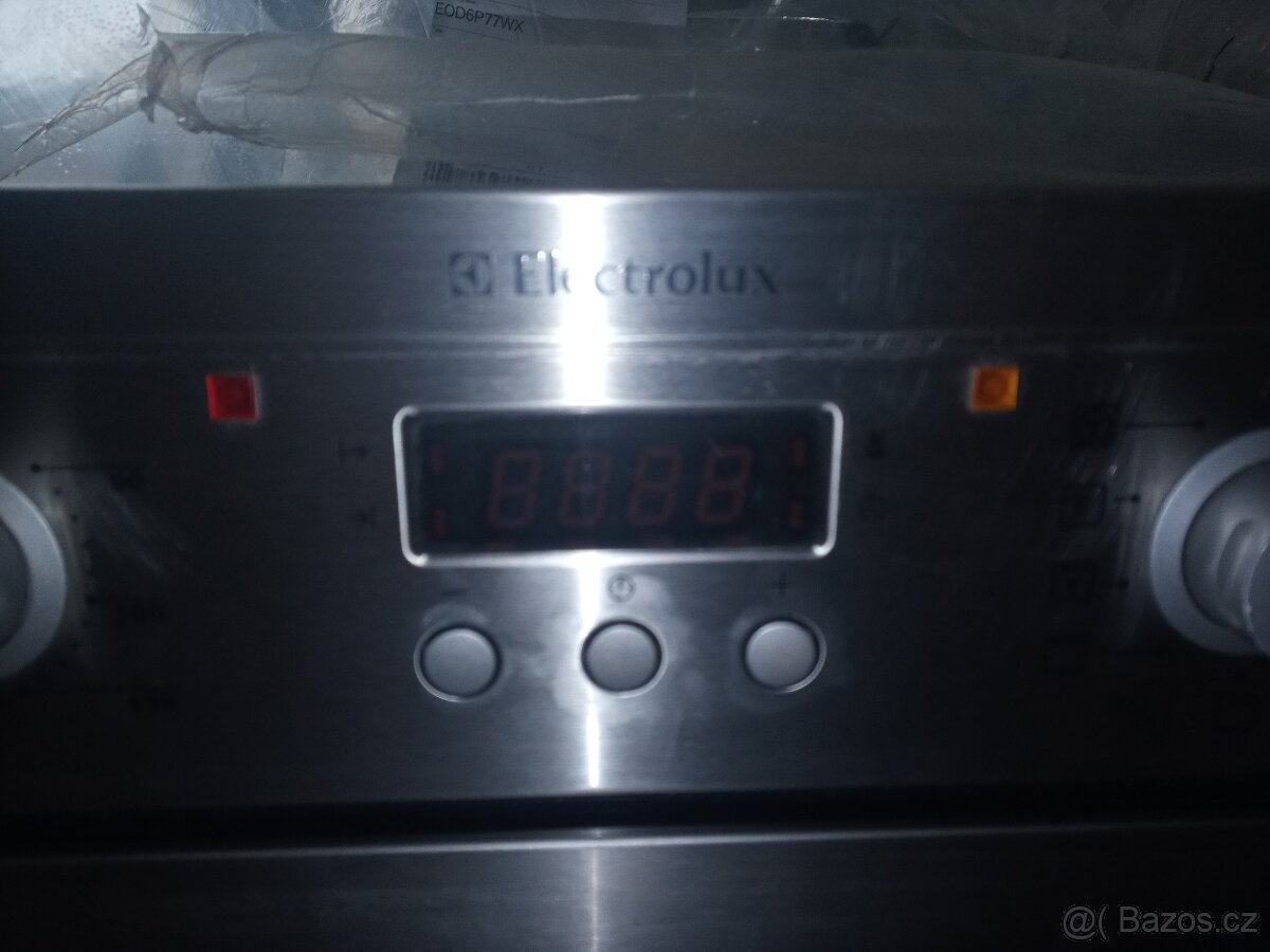 PRODÁM VESTAVĚNOU TROUBU ELEKTROLUX - 7