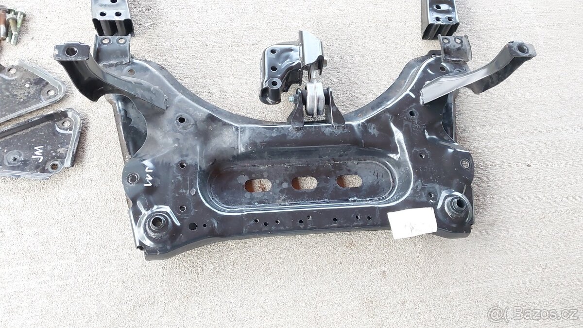 Nissan Qashqai J11: Nápravnice přední - 7