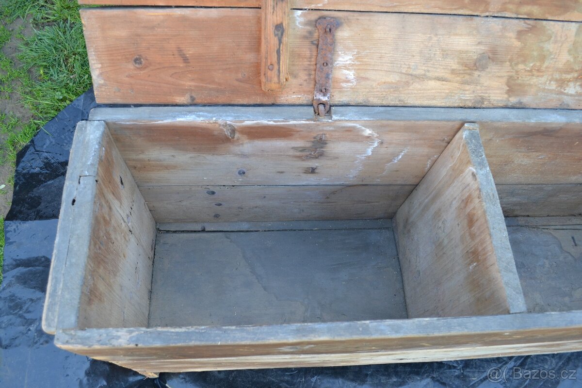 " PRODÁNO "Historická dřevěná truhlice s kováním č.1. - 7
