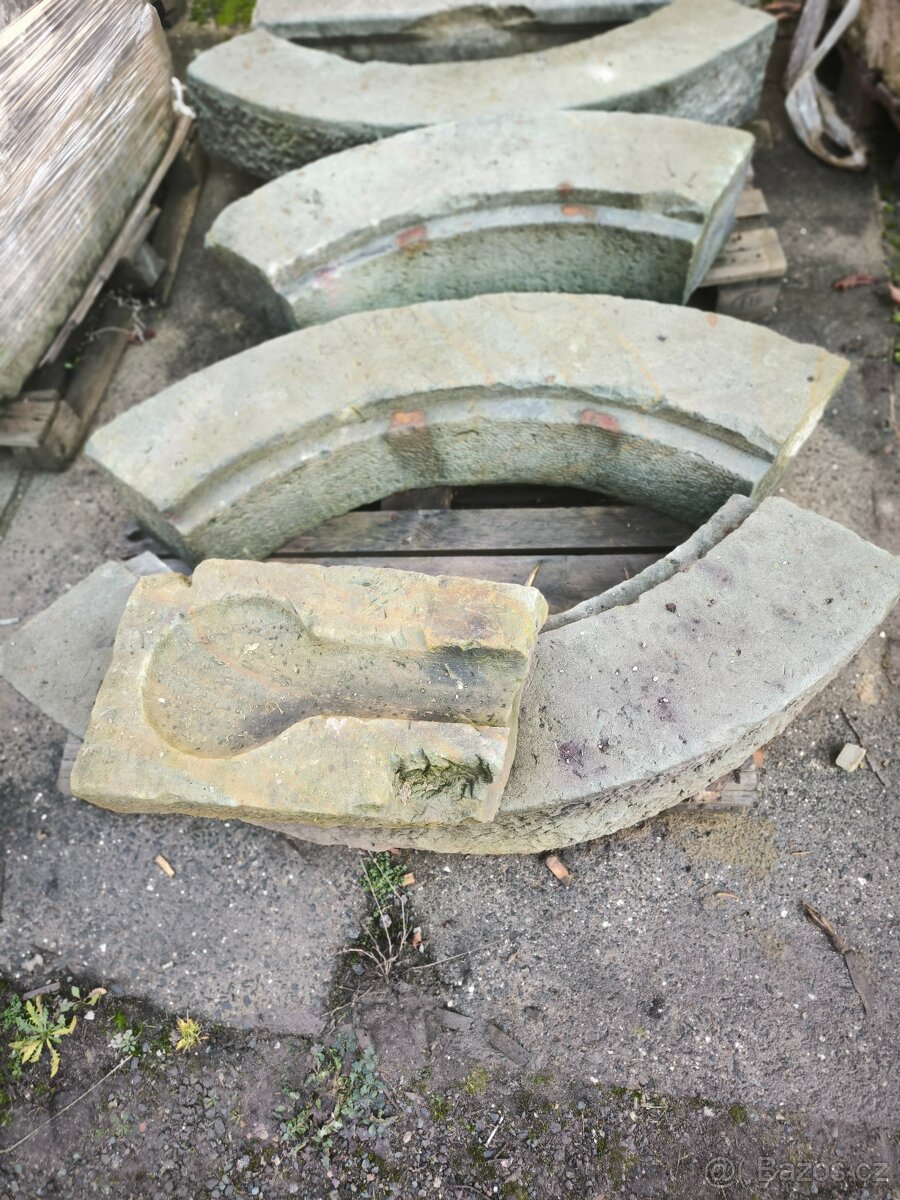 Staré pískovcové sloupy,pískovec,kvadry - 7