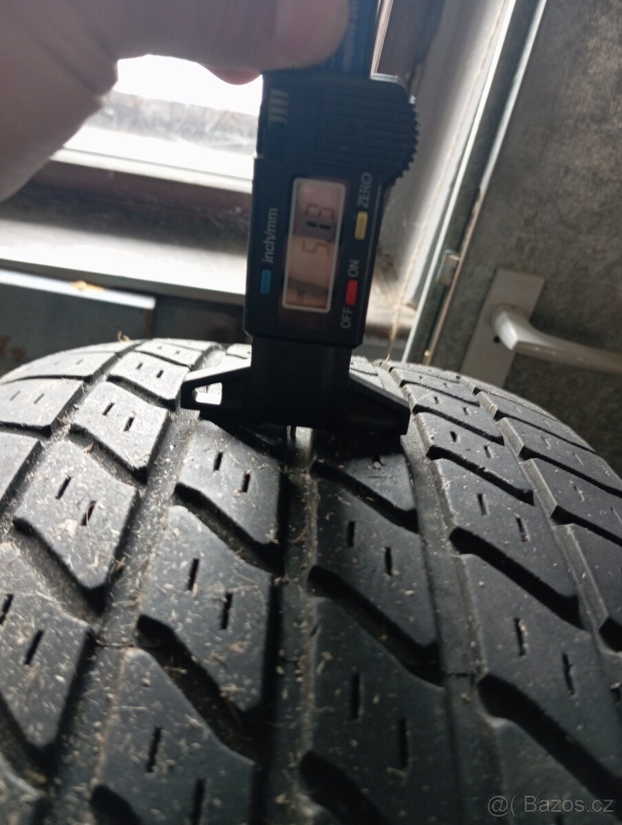 225/60/15  Pirelli - 7