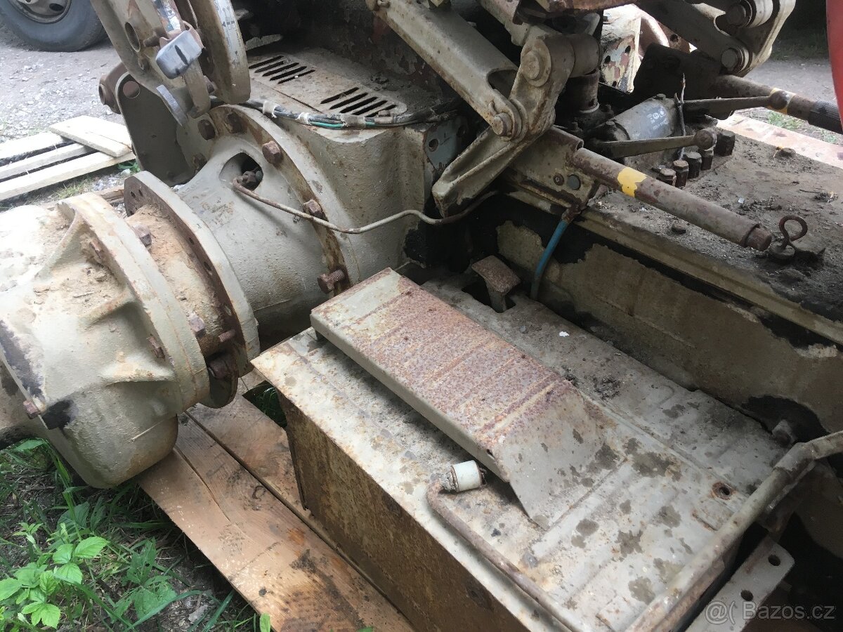 Zetor 5711/5718 část traktoru zánovní stav nebo díly - 7