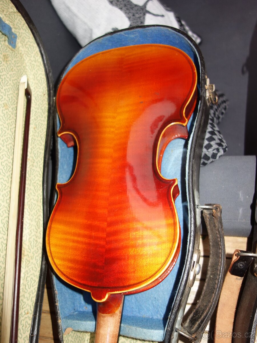 Dvoje housle, cena je dohromady - 7